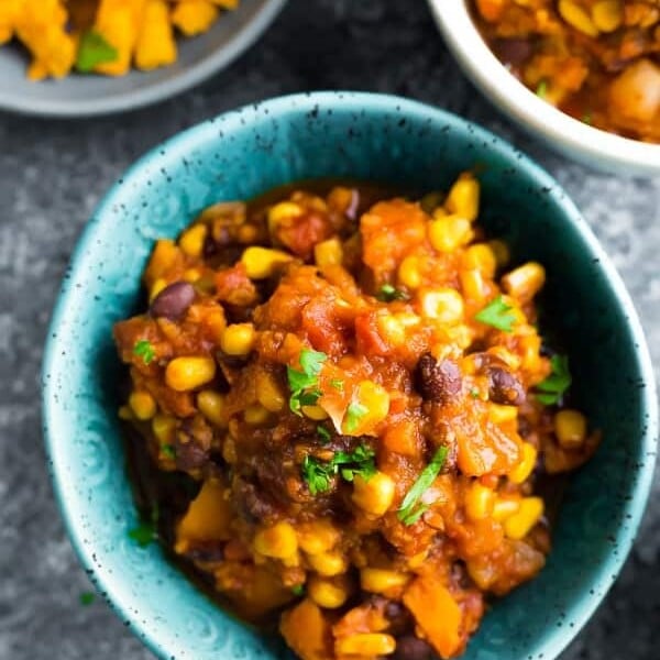vegan crockpot chili in a blue bowl